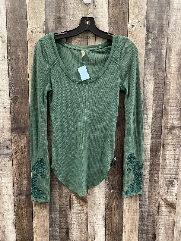 Top Long Sleeve By Free People In Green, Size: S