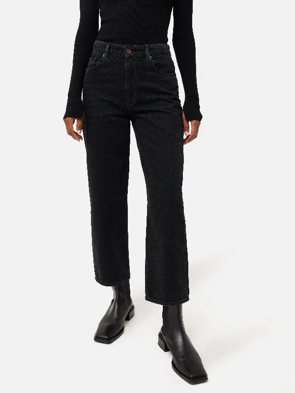 Must-Have Styles Delmont Cropped Tapered Jean | Washed Black