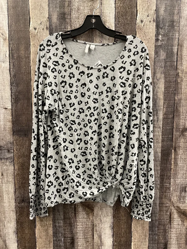 Top Long Sleeve By Cato In Grey, Size: L